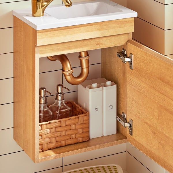 Waschbeckenunterschrank mit geöffneter Tür, Innenraum mit Aufbewahrungsmöglichkeiten