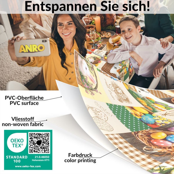 Familie am Esstisch mit Ostertischdecke aus PVC mit Vliesstoffunterseite und farbigem Aufdruck. Öko-Tex Standard 100.