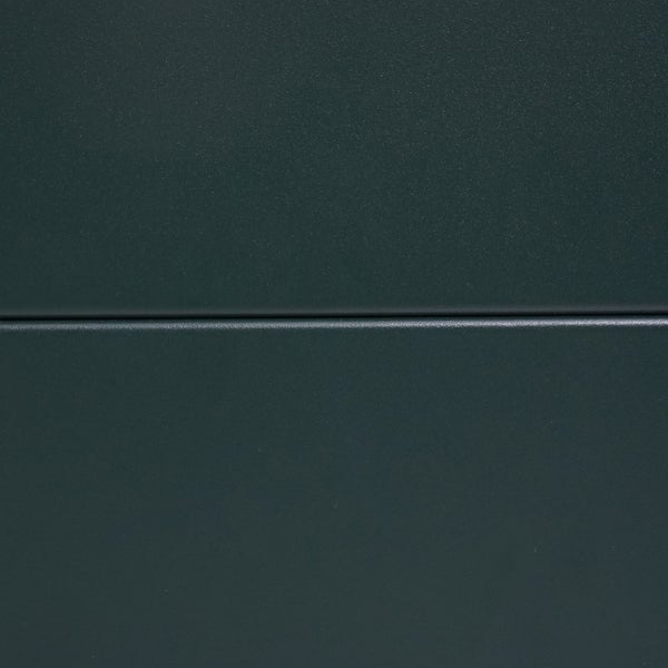 Detailaufnahme einer Garagentoroberfläche aus Metall