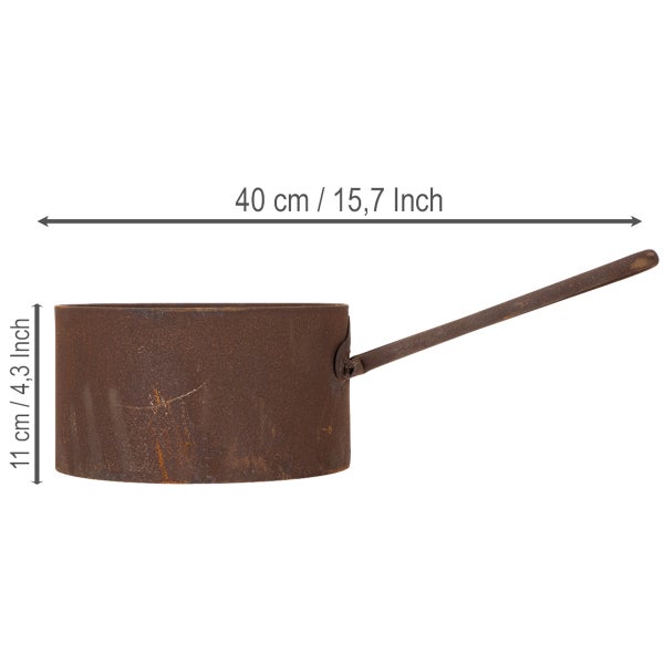 Rostige Metallschale mit Stiel, Breite 40 Zentimeter, Höhe 11 Zentimeter.