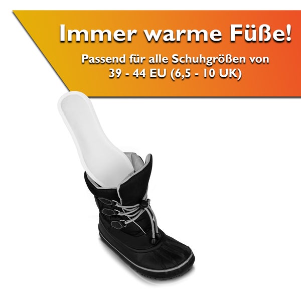 Einlegesohle für warme Füße wird in einen schwarzen Winterstiefel geschoben. Passend für Schuhgrößen 39 bis 44.