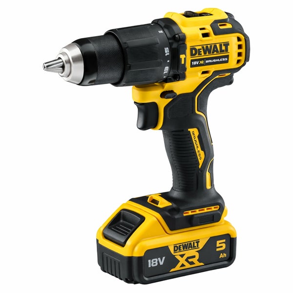 DeWalt Bit-Set im Koffer mit transparentem Deckel und DeWalt Logo, inklusive Bithalter, Steckschlüsseladapter und verschiedenen Schrauberbits.