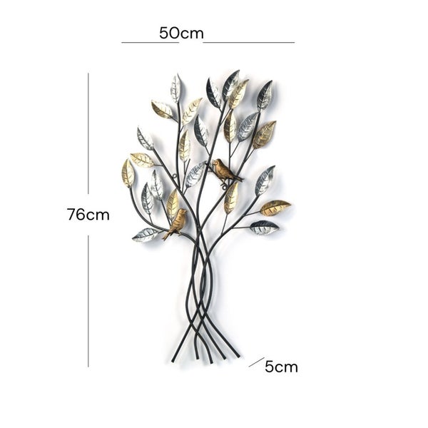 Wanddekoration aus Metall, Motiv Baum mit Blättern und zwei Vögeln, 50 Zentimeter breit, 76 Zentimeter hoch, 5 Zentimeter tief.