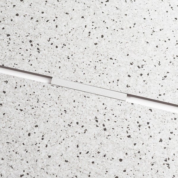 Wandfliese mit Terrazzo Optik in hellen Nuancen mit dunklen Sprenkeln und Fugenbild