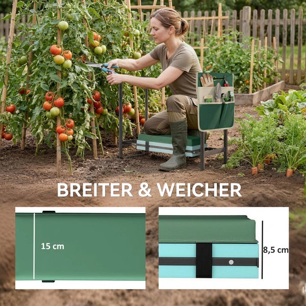 Eine Frau nutzt eine klappbare Gartenkniehilfe und Sitzbank mit Seitentasche im Gemüsegarten. Polstermaße circa 15 mal 8,5 Zentimeter.