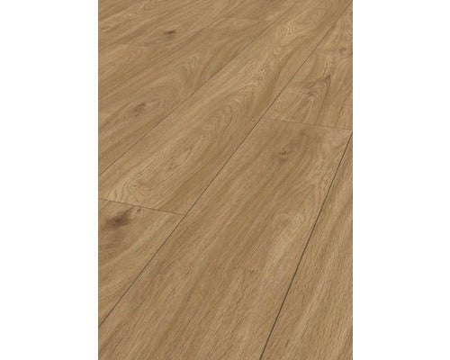 Nahaufnahme von Laminatboden in Holzoptik.