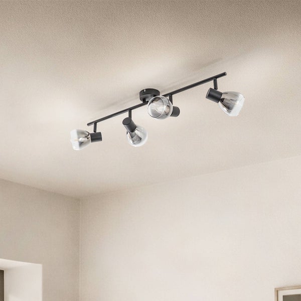 Deckenleuchte mit vier Strahlern an einer Schiene