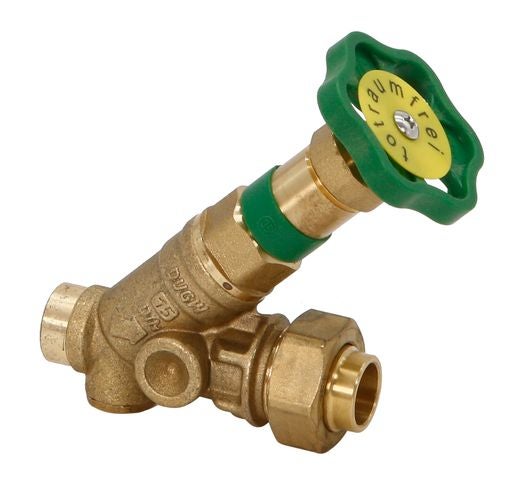 Schrägsitzventil aus Messing mit grünem Handrad, totraumfrei für die Wasserinstallation.