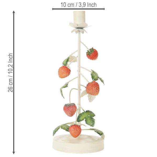 Cremefarbener Kerzenständer aus Metall mit roten Erdbeeren und grünen Blättern, Höhe 26 Zentimeter, Breite 10 Zentimeter.