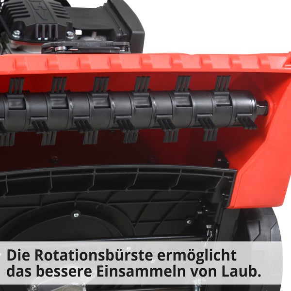 Detail einer rotierenden Bürste eines Laubsaugers