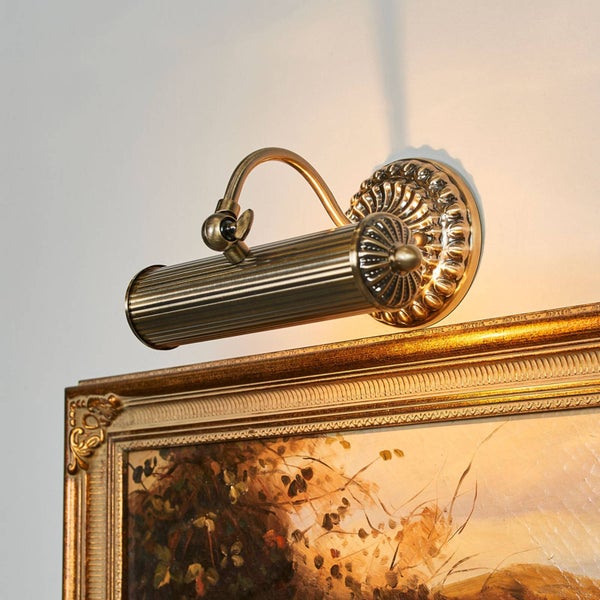 Wandleuchte aus Metall zur Bildbeleuchtung