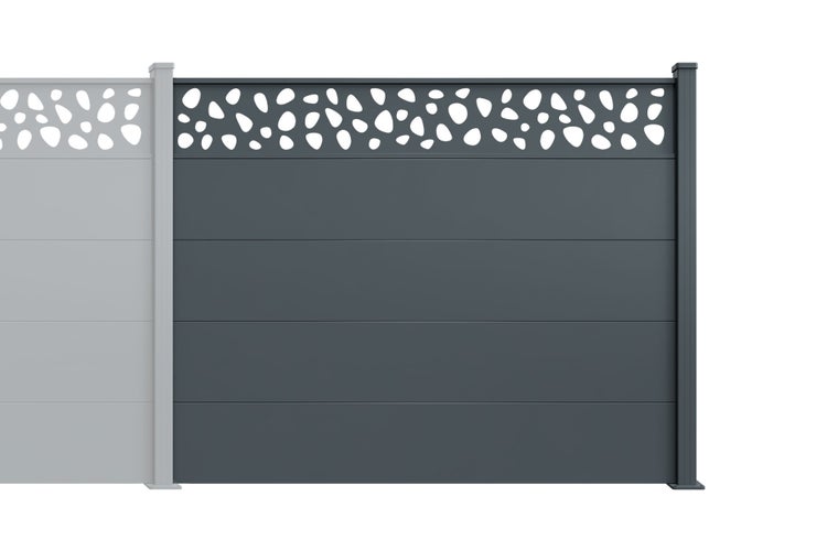 Moderne Sichtschutzwand aus Metall mit dekorativem Ausstanzmuster im oberen Bereich für den Garten.