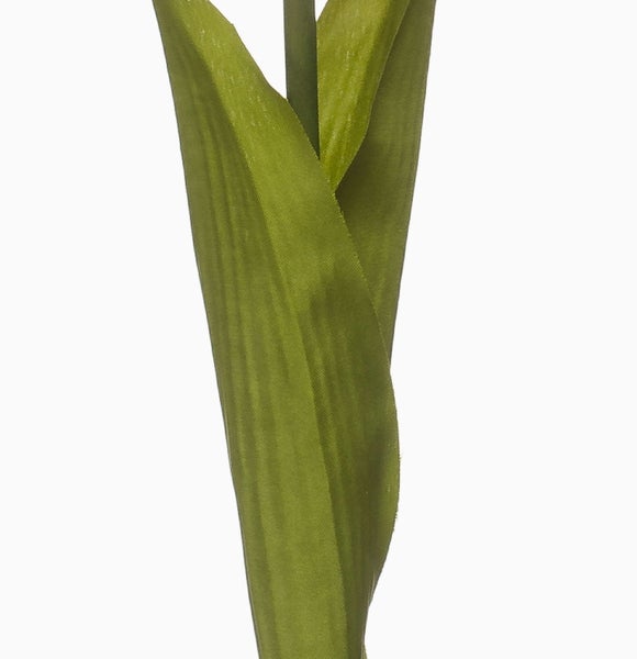 Detailansicht eines grünen Blattes einer Kunstpflanze aus Textilmaterial.