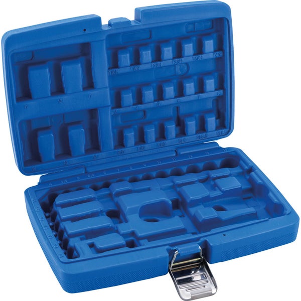 Blauer Werkzeugkoffer aus Kunststoff von BGS technic mit strukturierter Oberfläche und Metallverschluss.