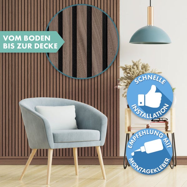 Raumgestaltung mit Holzpaneelen und bequemen Sessel