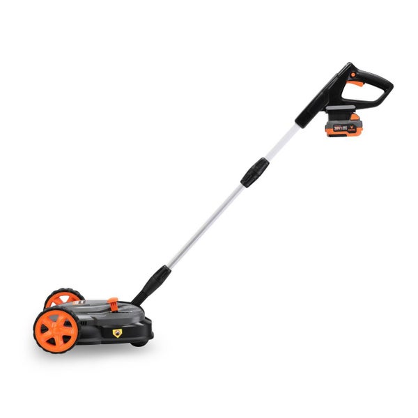 Fuxtec 20 Volt Akku-Rasenkantenschneider mit Teleskopstiel und zwei Rädern.