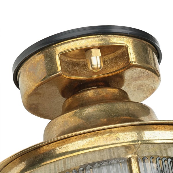 Detailaufnahme einer Wandleuchte aus Metall