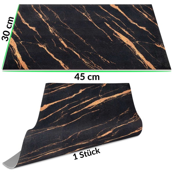 Selbstklebende Wandfolie in Marmoroptik schwarz mit goldfarbenen Adern, 30 mal 45 Zentimeter, ein Stück.