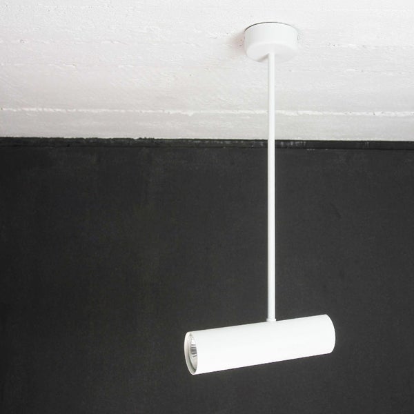 Deckenleuchte mit zylindrischem Lampenkopf