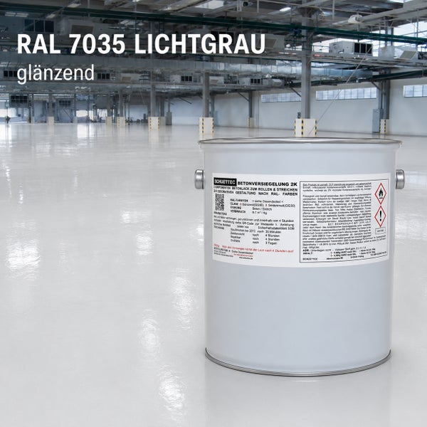 Schuettec 2K Betonversiegelung in RAL 7035 Lichtgrau, glänzend, Metalleimer vor einem weitläufigen, glänzenden Industrieboden.