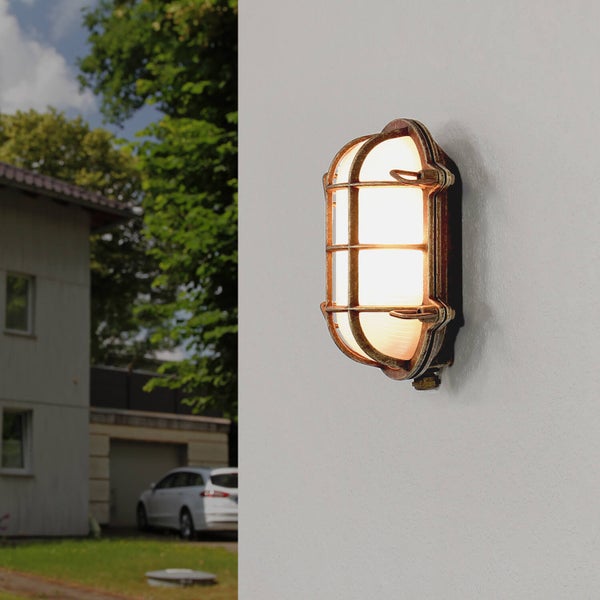 Wandleuchte mit Schutzgitter für den Außenbereich