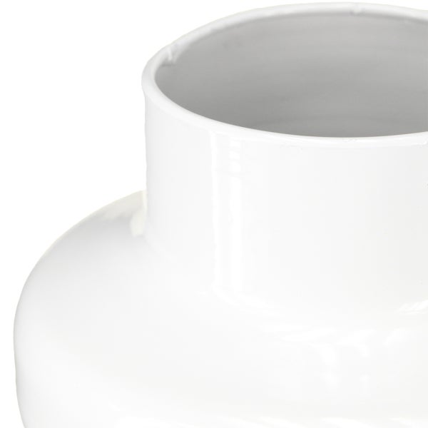 Detailaufnahme einer weißen Vase