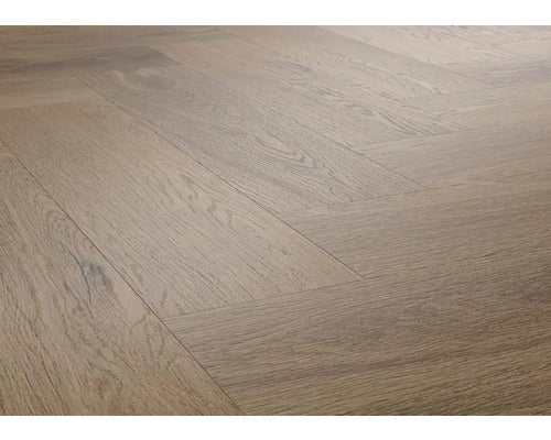 Parkettboden im Fischgrätmuster