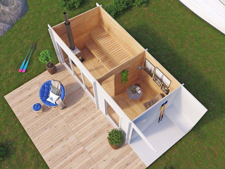 Draufsicht auf ein modernes, helles Gartenhaus aus Holz mit integrierter Sauna, Ruheraum und großer Holzterrasse auf einer Rasenfläche.
