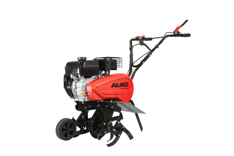 AL-KO Benzin-Motorhacke MH 540 mit kraftvollem Motor, rot-schwarzem Gehäuse, Hackmessern und vorderem Transportrad für die Bodenbearbeitung.