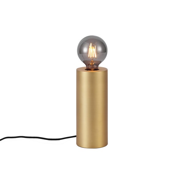Zylindrische Tischleuchte aus goldfarbenem Metall mit einer großen, rauchfarbenen LED-Filament-Glühbirne und schwarzem Kabel.