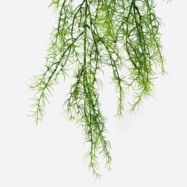 Strukturierter brauner Blumentopf aus Steinoptik mit Erde und einer grünen Pflanze.