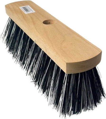 Kehrbesen mit Holzkörper und schwarzen Borsten
