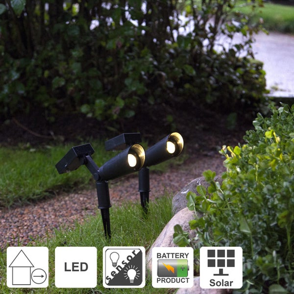 Hängeleuchte mit Lampenschirm aus Holzgeflecht und schwarzem Kabel