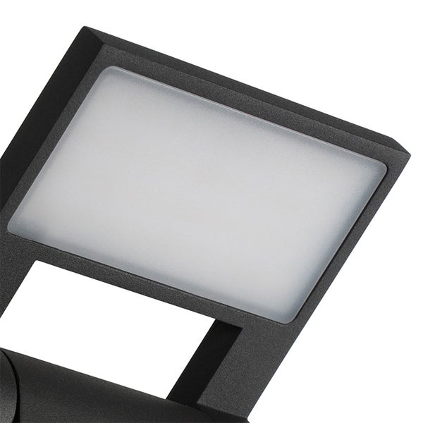 Detailaufnahme einer modernen Außenleuchte mit schwarzem Rahmen und matter Lichtfläche.