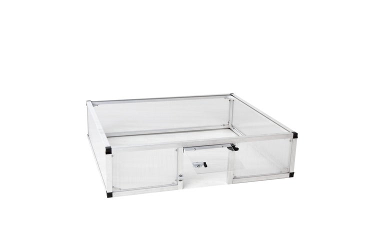 Frühbeet aus Aluminium und Polycarbonat-Hohlkammerplatten mit kleiner Klappe an der Vorderseite.