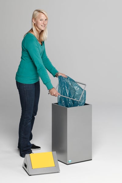 PROREGAL Selbstlöschender Wertstoffsammler Spitz Mit Einwurfklappe 60 Liter HxBxT 80 x 32 x 32 cm Verzinkter Stahl Silber Gelb