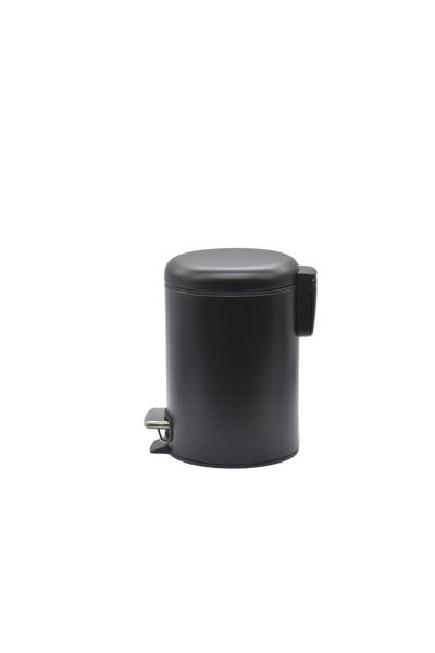 Schwarzer Treteimer in zylindrischer Form mit flachem Deckel und Fußpedal.