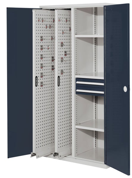 Werkzeugschrank mit Lochblechwänden, Regalböden und Schubladen geöffnet