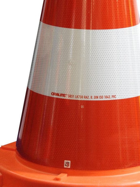 Holzhochstuhl im Garten