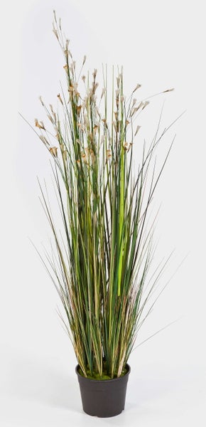 Künstliche Ziergräser in schwarzen Töpfen mit roten und weißen Blüten.