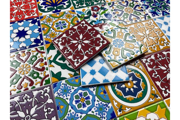 Keramikfliesen mit unterschiedlichen Mustern