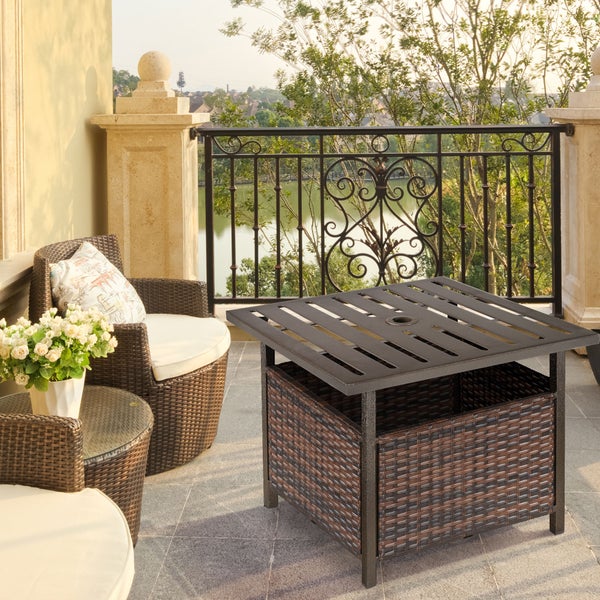 Outsunny Rattantisch Gartentisch Terrassentisch Kaffeetisch mit Schirmloch Perfekt für Garten Balkon Terrasse 55,5 x 55,5 x 46 cm Braun