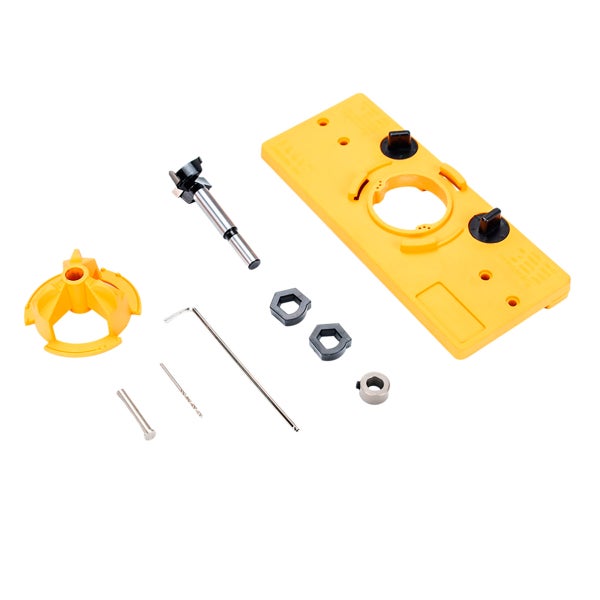 Forstnerbohrer und Holzstück mit 35 Millimeter Durchmesser