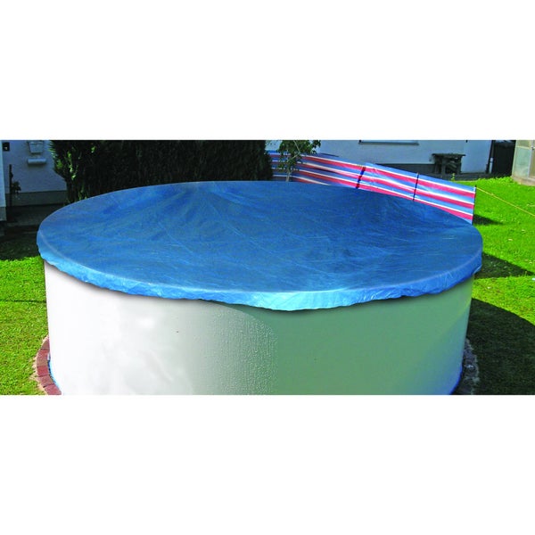 Runder Pool mit blauer Poolabdeckung im Garten.