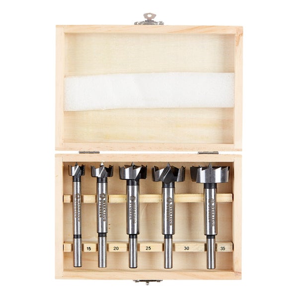 Forstnerbohrer-Satz in Holzkassette mit verschiedenen Größen.