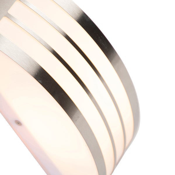 Detailansicht einer runden Deckenlampe mit Diffusor und Zierstreifen aus gebürstetem Metall.