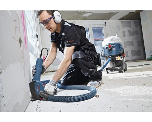 Metallprofil mit Befestigungslöchern