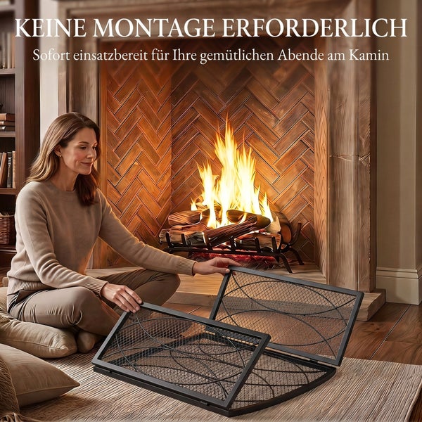Frau platziert einen zusammenklappbaren Funkenfang aus Metall vor einem brennenden Kamin im Wohnzimmer.