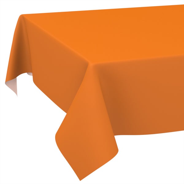 Orangefarbene Tischdecke aus Stoff.