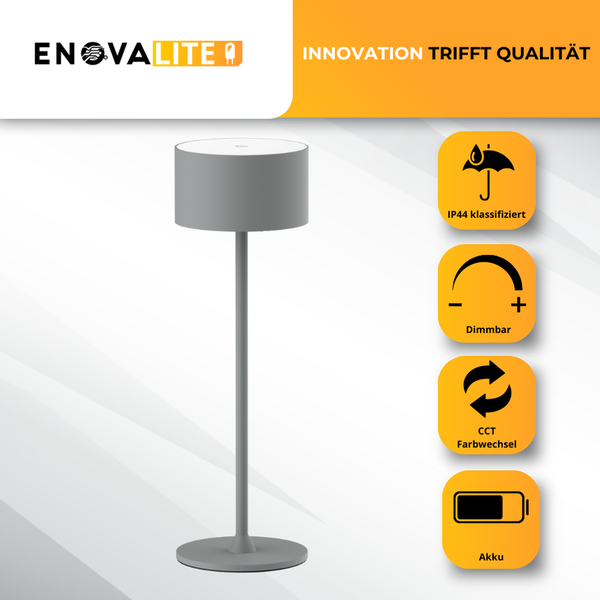 Enovalite Logo. Graue Stehlampe mit Dimmfunktion, Akku und IP44 Klassifizierung.